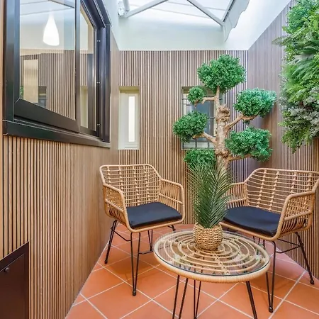 Inner Garden Retreat Near Ghirlandina Apartamento
