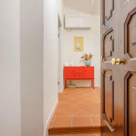 Inner Garden Retreat Near Ghirlandina