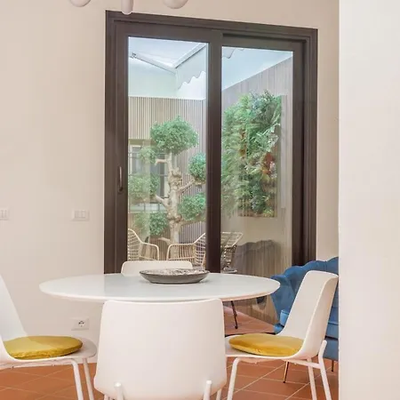 Inner Garden Retreat Near Ghirlandina Apartamento *