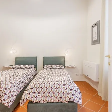 Inner Garden Retreat Near Ghirlandina Apartamento *