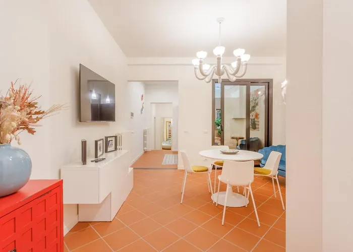 Inner Garden Retreat Near Ghirlandina Appartamento *