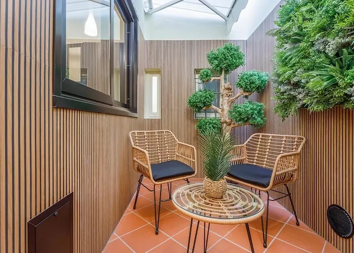 Inner Garden Retreat Near Ghirlandina Lägenhet