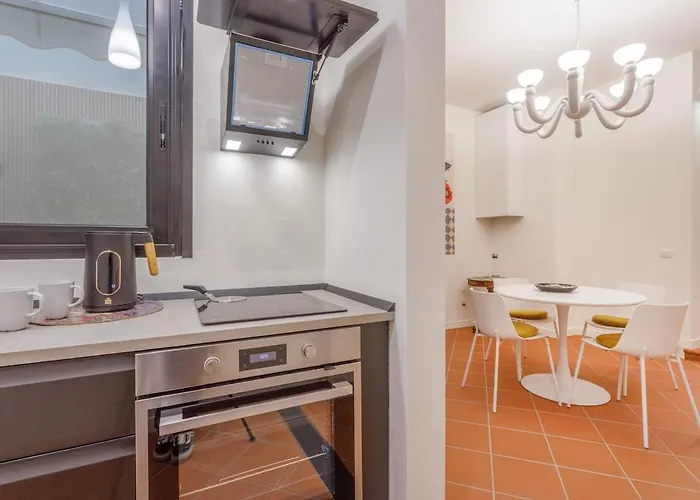 Lägenhet Inner Garden Retreat Near Ghirlandina Modena