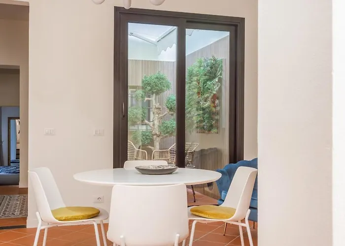 Inner Garden Retreat Near Ghirlandina Appartamento *