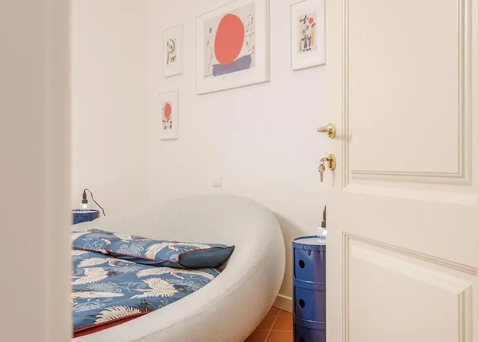 Inner Garden Retreat Near Ghirlandina