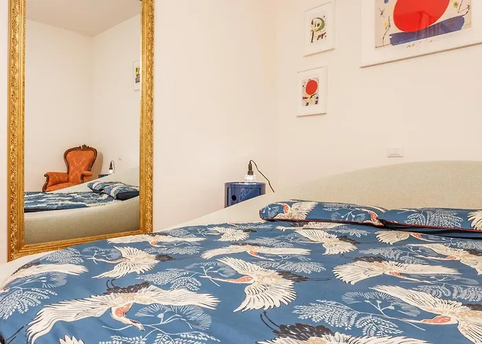 Inner Garden Retreat Near Ghirlandina Lägenhet