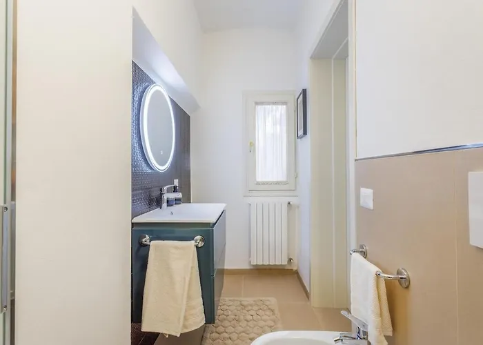 Lägenhet Inner Garden Retreat Near Ghirlandina