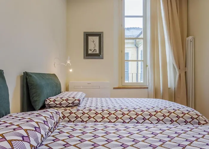 Inner Garden Retreat Near Ghirlandina Appartamento