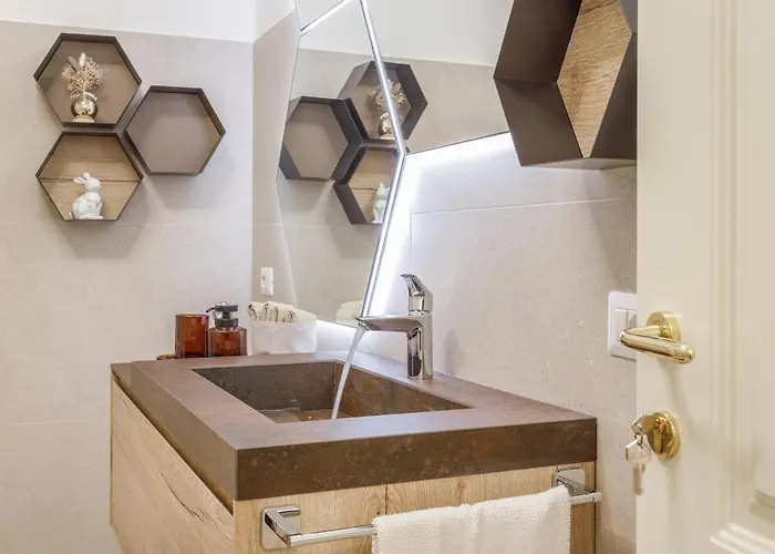 Inner Garden Retreat Near Ghirlandina