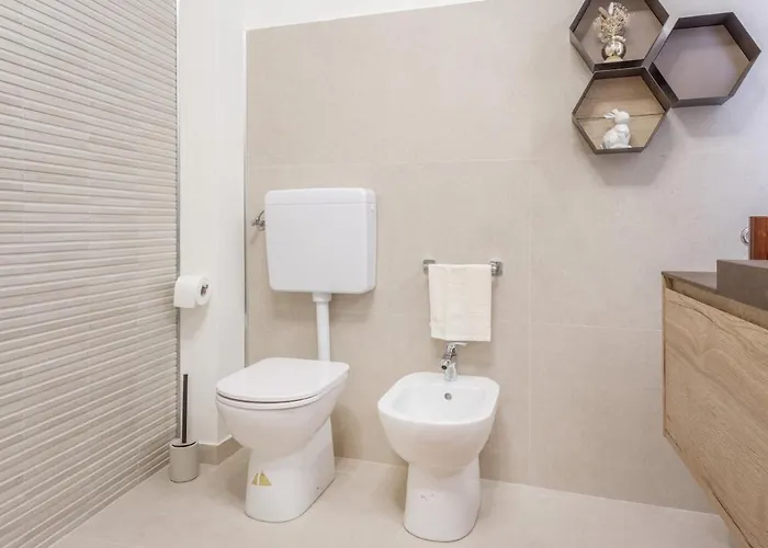 Lägenhet Inner Garden Retreat Near Ghirlandina *