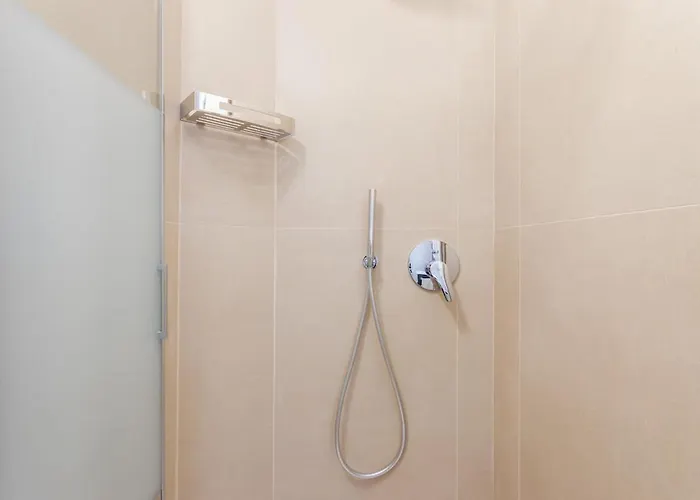 Inner Garden Retreat Near Ghirlandina *