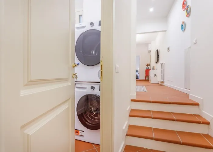 Inner Garden Retreat Near Ghirlandina