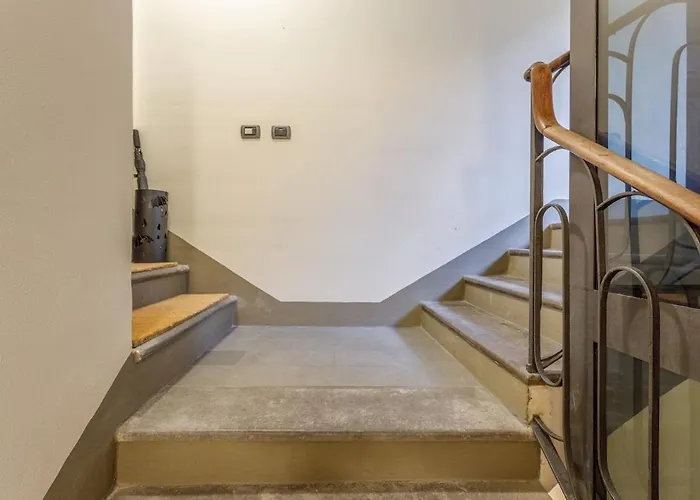 Inner Garden Retreat Near Ghirlandina *